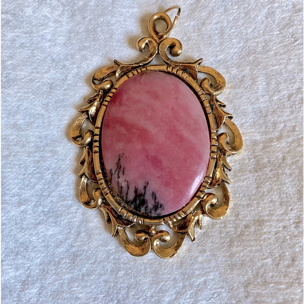 BEAUTIFUL & BOLD GOLD-TONE RHODONITE PENDANT